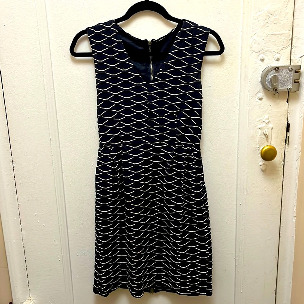 Scales pattern dress in navy